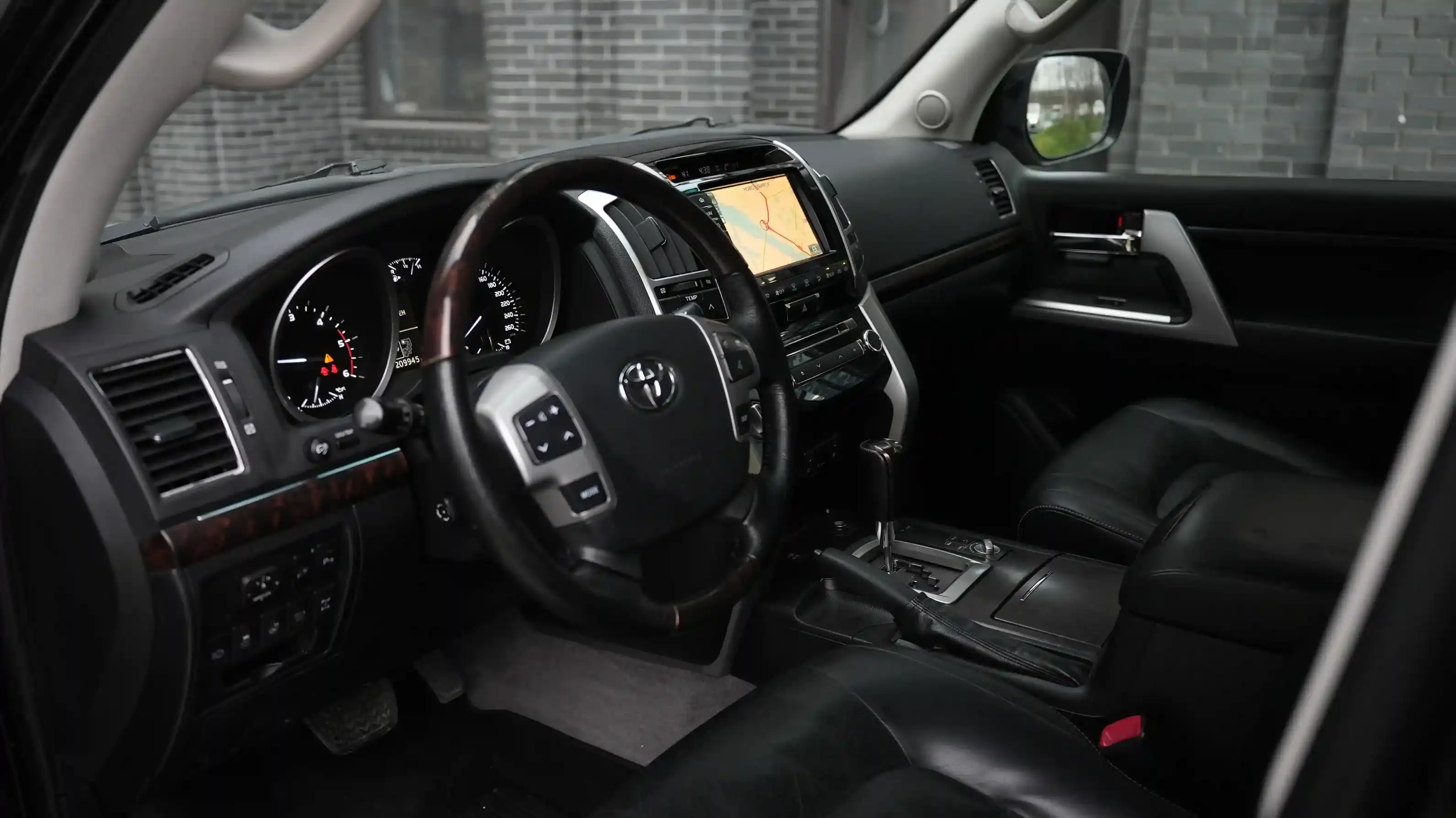 toyota land cruiser 200